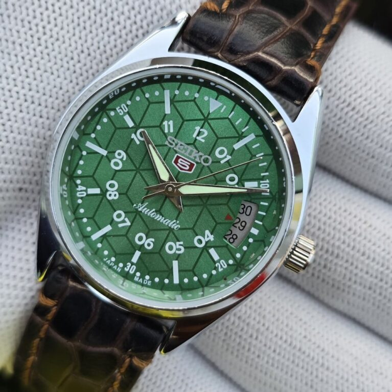 Seiko 5 Automatic Men steel back 17 Jewels vintage japanese Refurbished Mod Wrist watch green dial