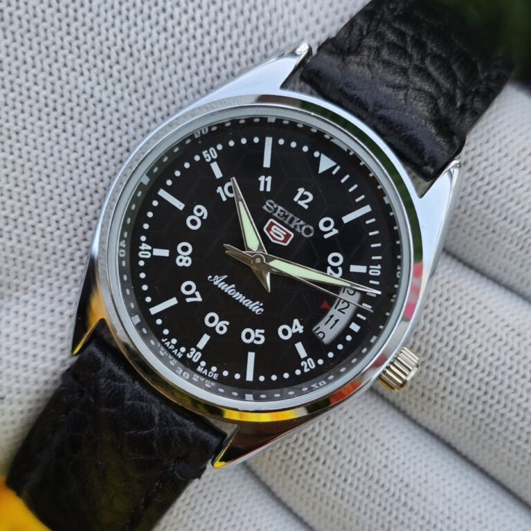 Seiko 5 Automatic Men steel back 17 Jewels vintage japanese Refurbished Mod Wrist watch Black dial