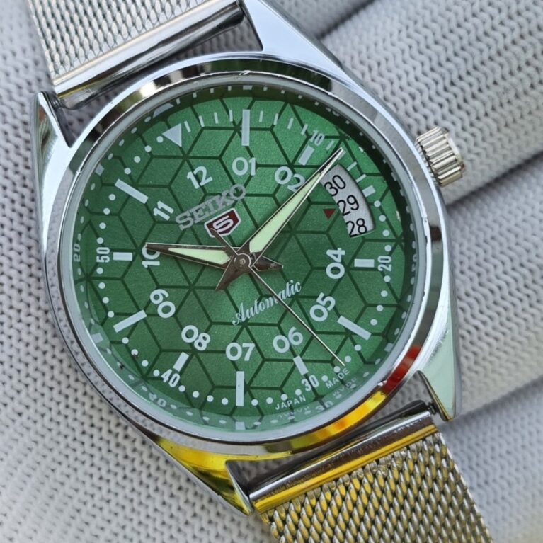 Seiko 5 Automatic Men steel back 17 Jewels vintage japanese Refurbished Mod Wrist watch champagne Green dial