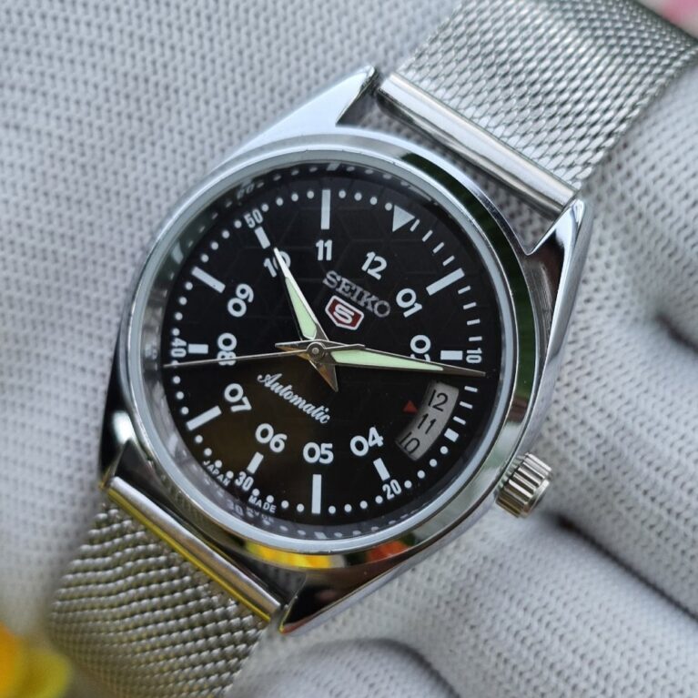 Seiko 5 Automatic Men steel back 17 Jewels vintage japanese Refurbished Mod Wrist watch champagne Black dial