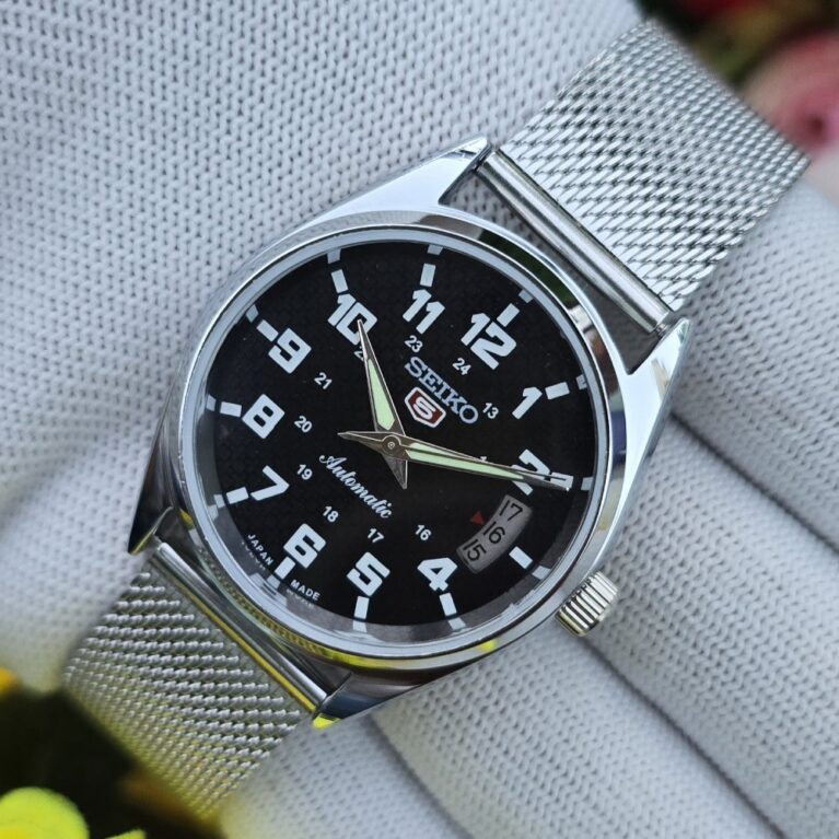 Seiko 5 Automatic Men steel back 17 Jewels vintage japanese Refurbished Mod Wrist watch champagne Black dial
