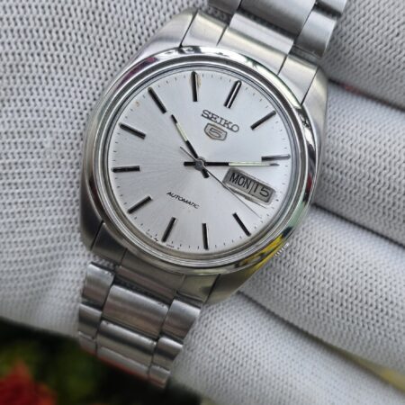 Seiko 5 Automatic Men steel back 17 Jewels vintage japanese Refurbished Mod Wrist watch champagne white dial