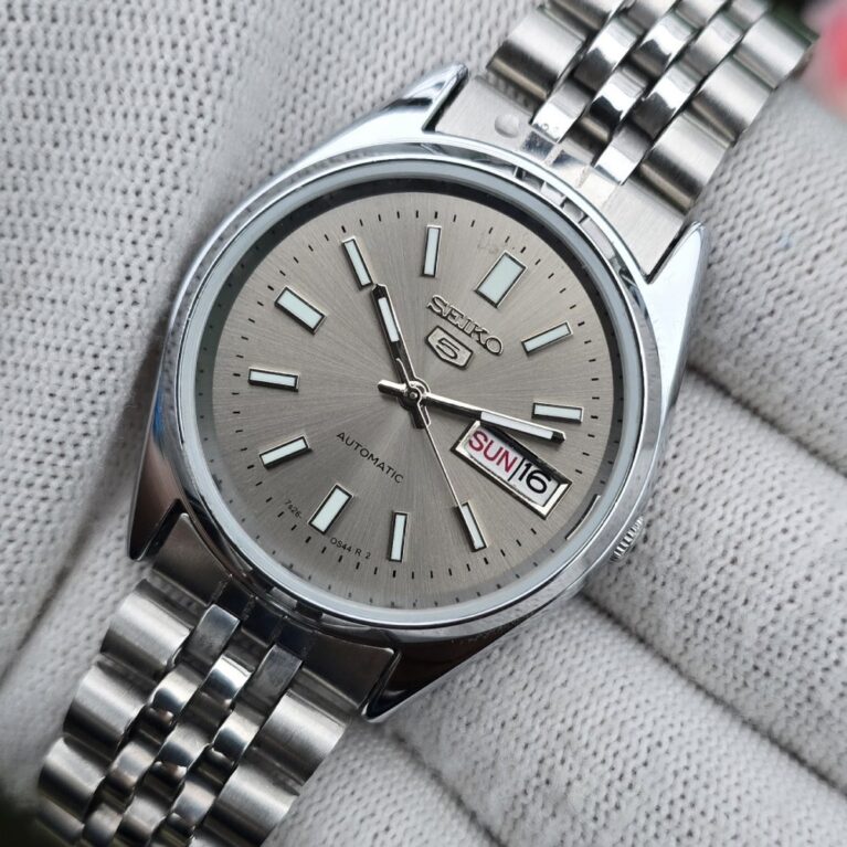 Seiko 5 Automatic Men steel back 17 Jewels vintage japanese Refurbished Mod Wrist watch champagne Grey dial skeleton back