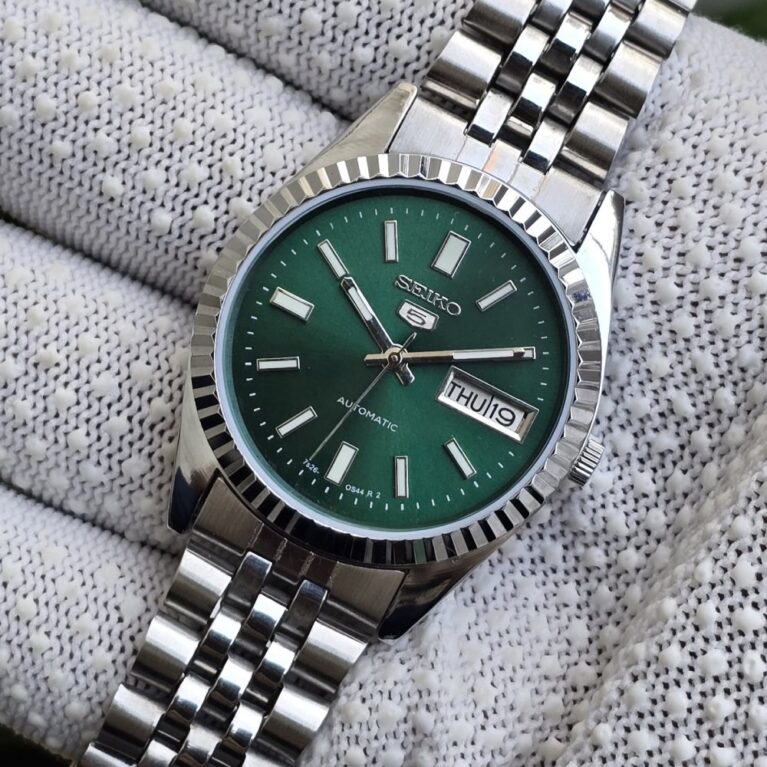Seiko 5 Automatic Men's steel back 17 Jewels vintage japanese Wrist watch champagne Green dial