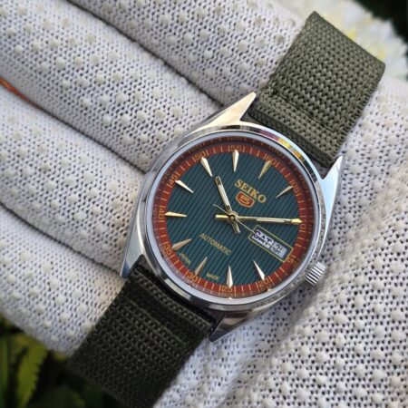 Seiko 5 Automatic Men's steel back 17 Jewels vintage japanese Wrist watch champagne Green dial
