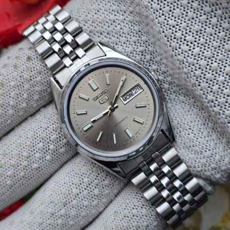 Seiko 5 Automatic Men's steel back 17 Jewels vintage japanese Wrist watch champagne Grey dial