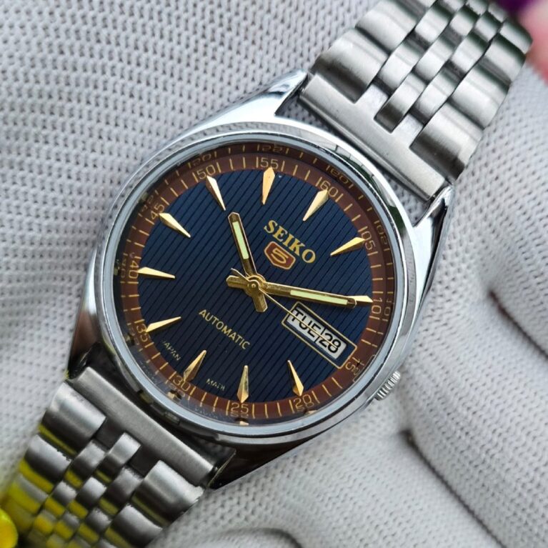 Seiko 5 Automatic Men steel back 17 Jewels vintage japanese Refurbished Mod Wrist watch champagne Deep Blue dial